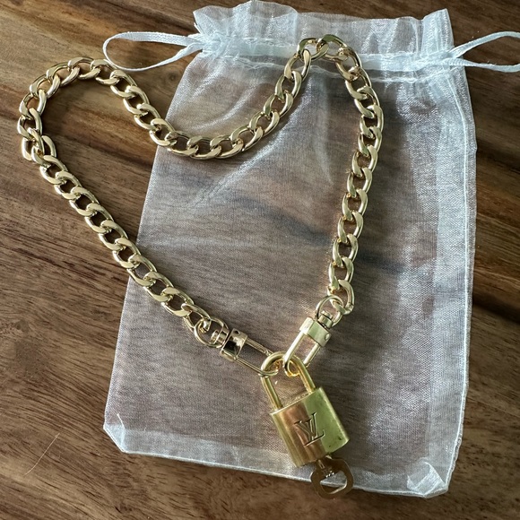 Louis Vuitton Padlock Lock and Key #311 & necklace gold 18” unbranded nwot - Picture 1 of 12